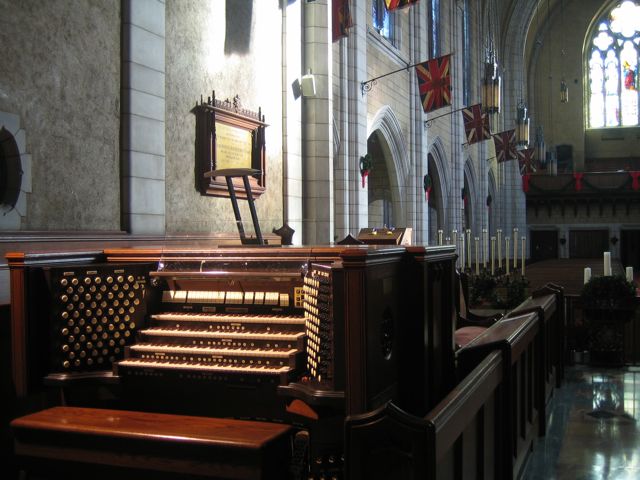 Console of the 7,000-pipe Casavant organ, built in 1931.